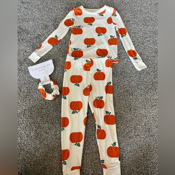 Tahari Other - Tahari girl fall spandex pajama set